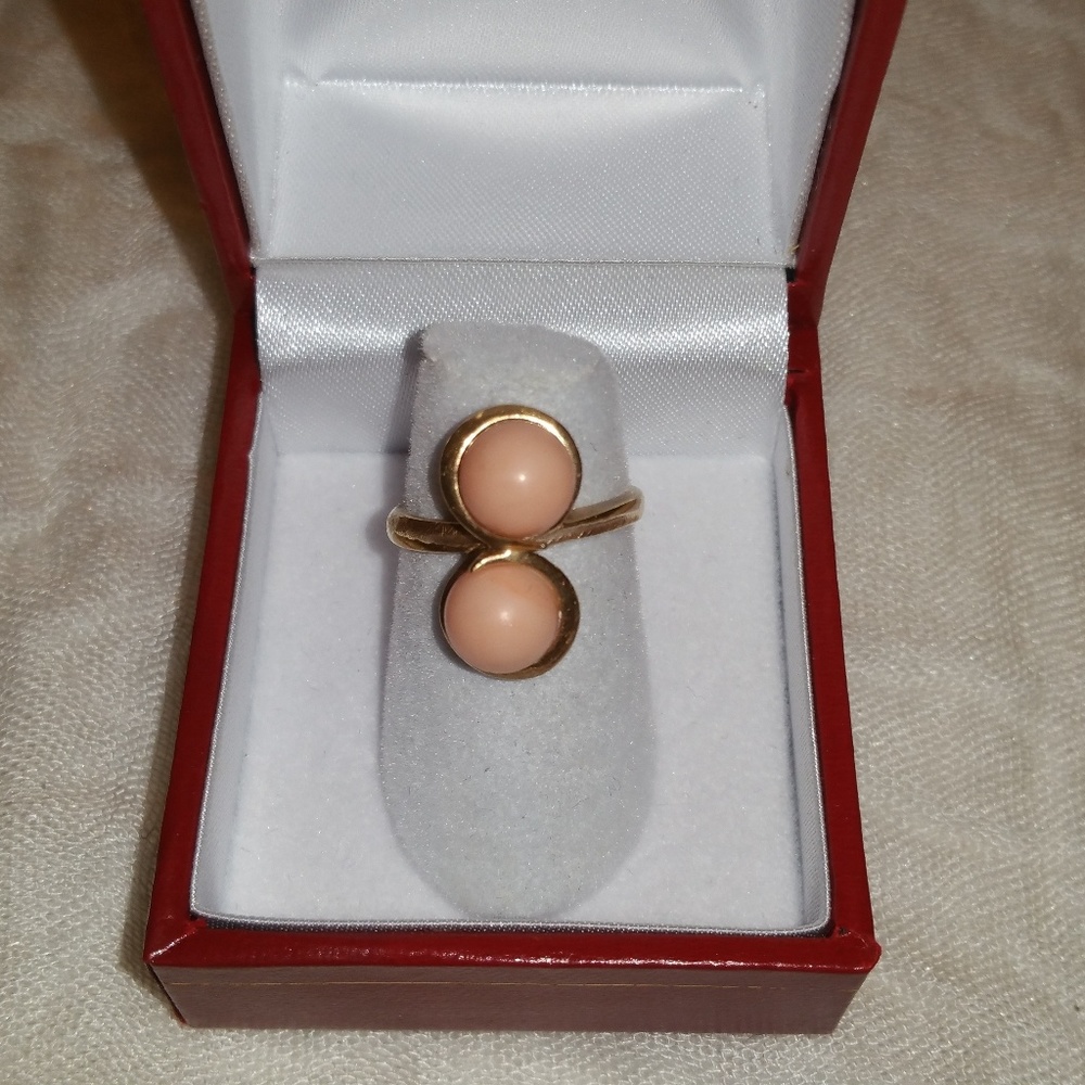 14k Coral Angel skin yellow gold ring sz4.75